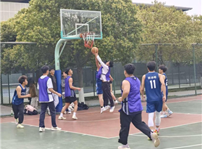 篮球撞春意，热血沸银杏